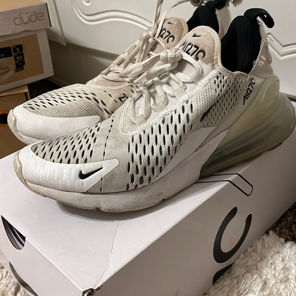 NIKE airmax270